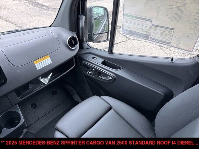 Used 2025 Mercedes-Benz Sprinter 2500 image 25