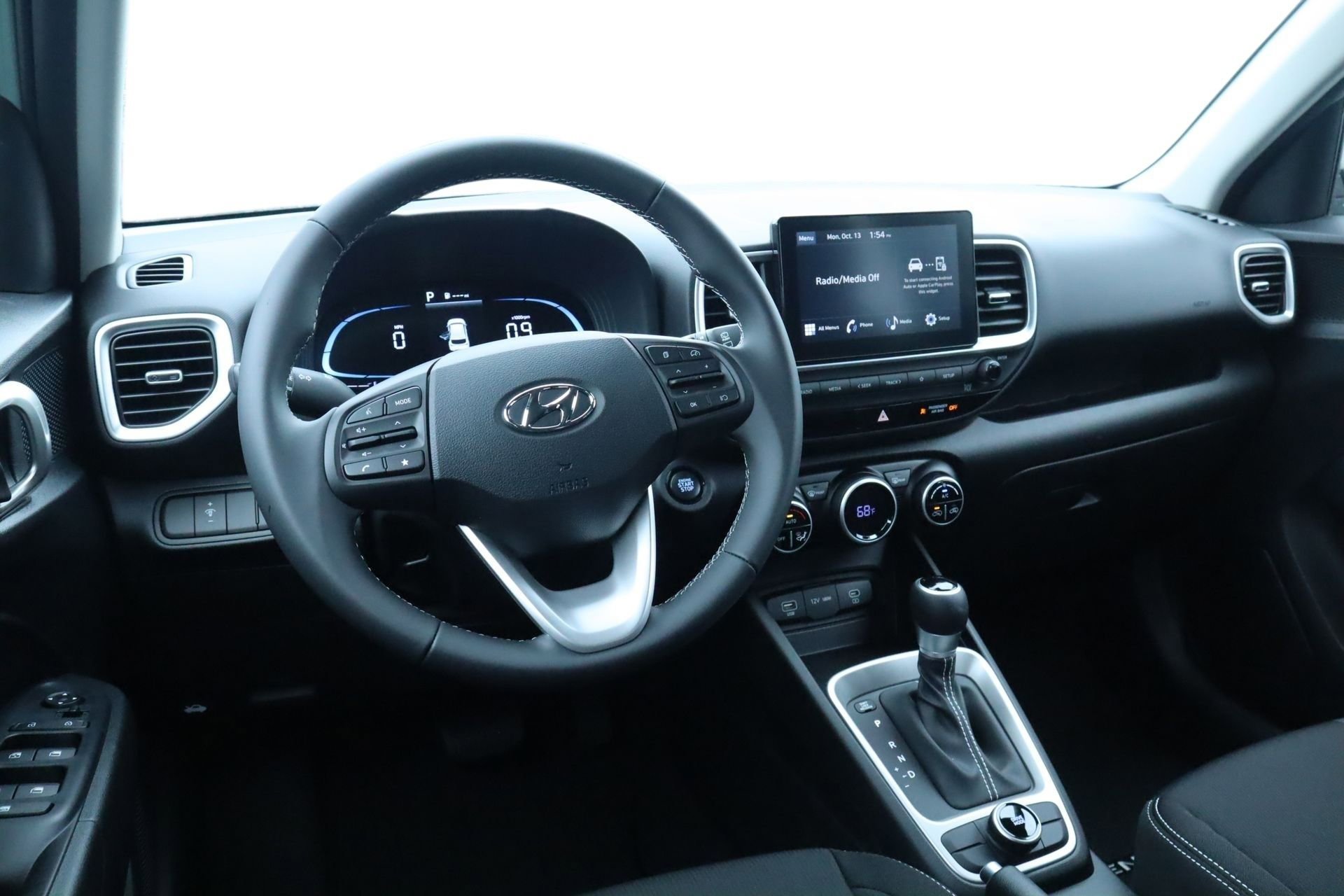 New 2025 Hyundai Venue SEL image 9