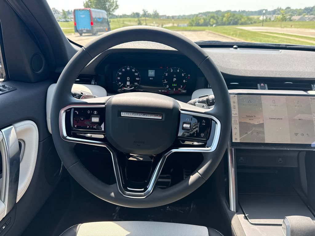 New 2026 Land Rover Discovery Sport Landmark AWD/4WD image 19