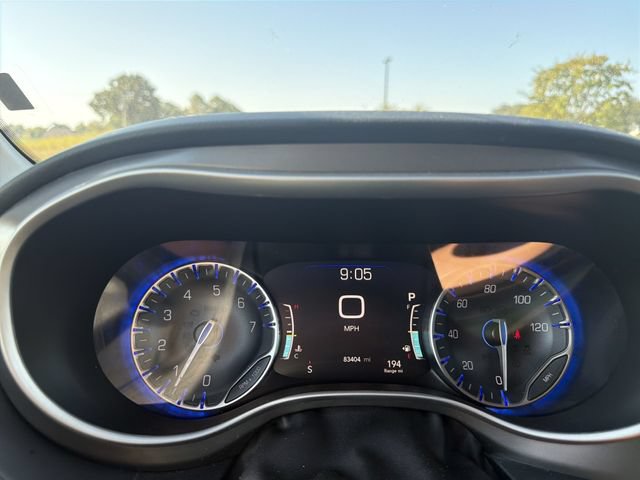 Used 2023 Chrysler Pacifica Touring-L FWD image 27