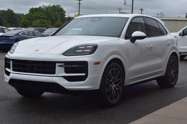 Used 2026 Porsche Cayenne AWD/4WD image 17