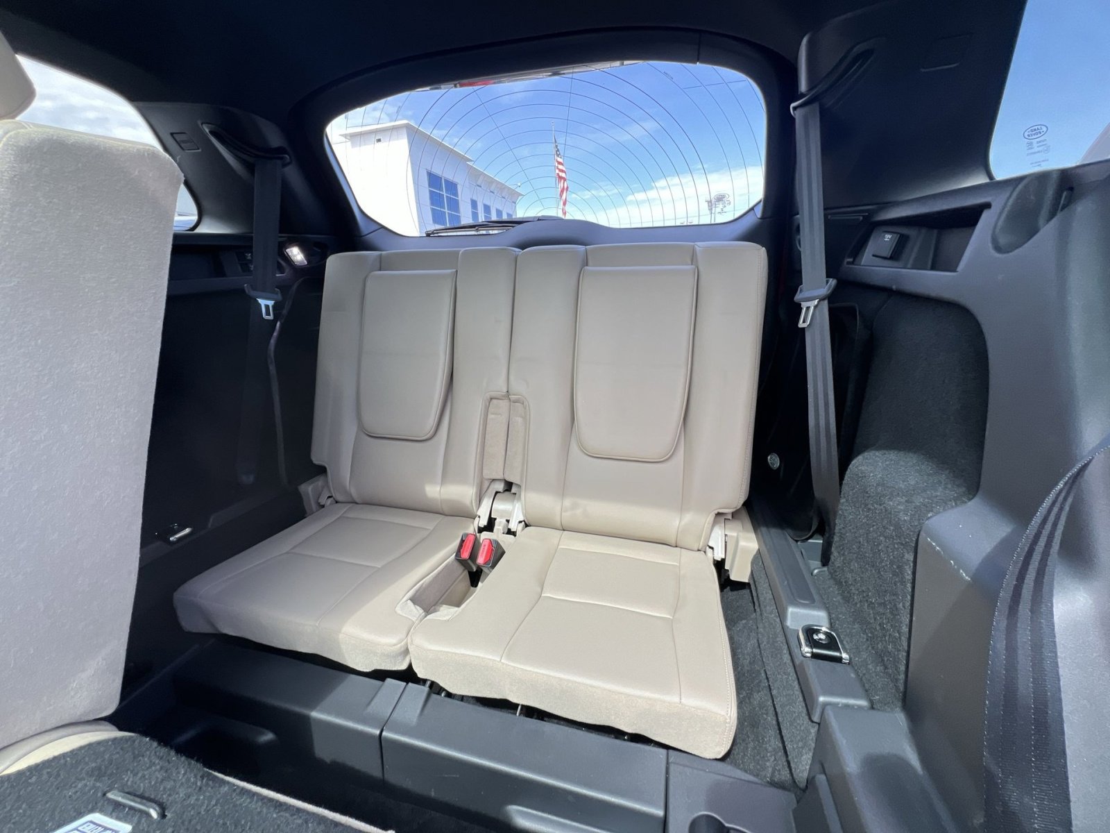 Used 2016 Land Rover Discovery Sport HSE image 33