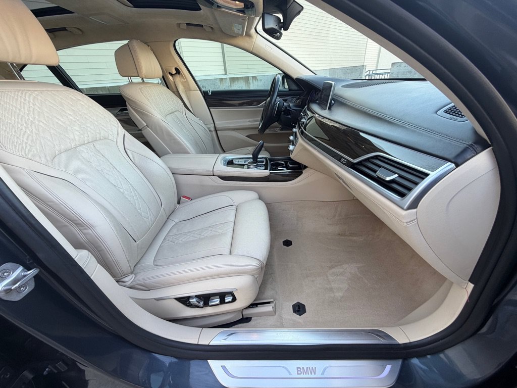Used 2016 BMW 750i xDrive AWD/4WD image 22