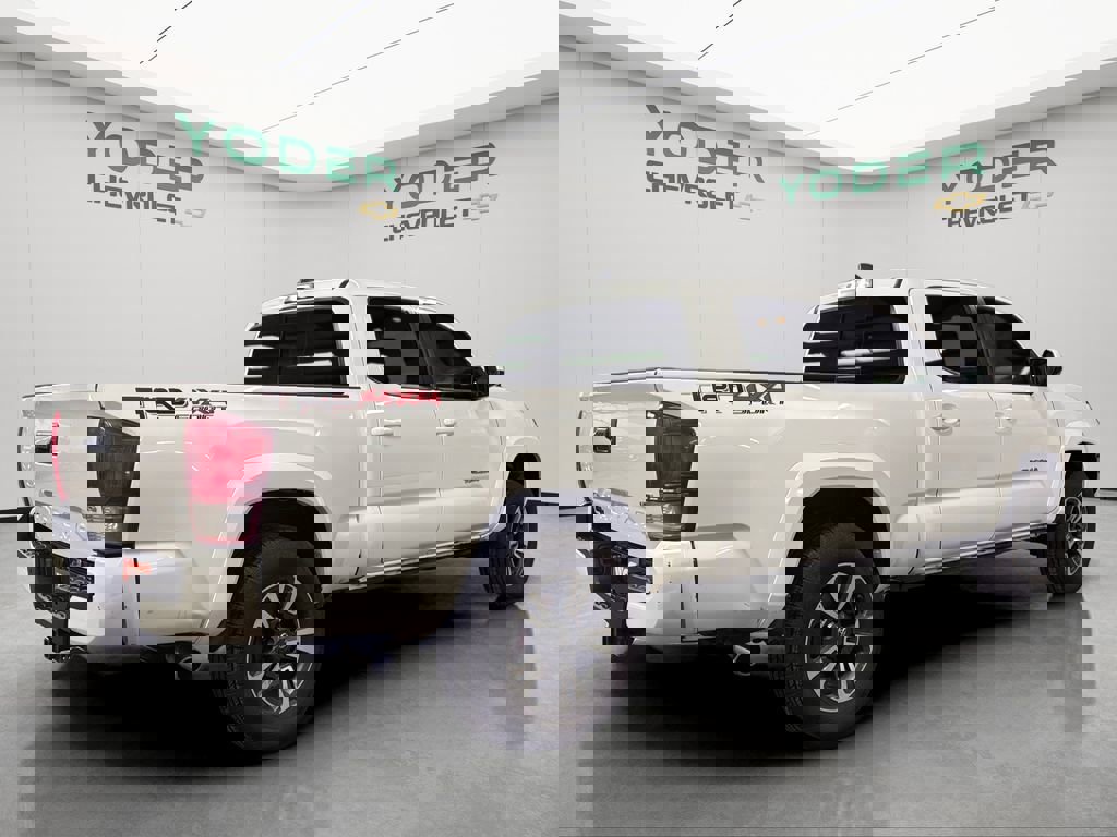 Used 2017 Toyota Tacoma TRD Sport w/ Tow Package image 6