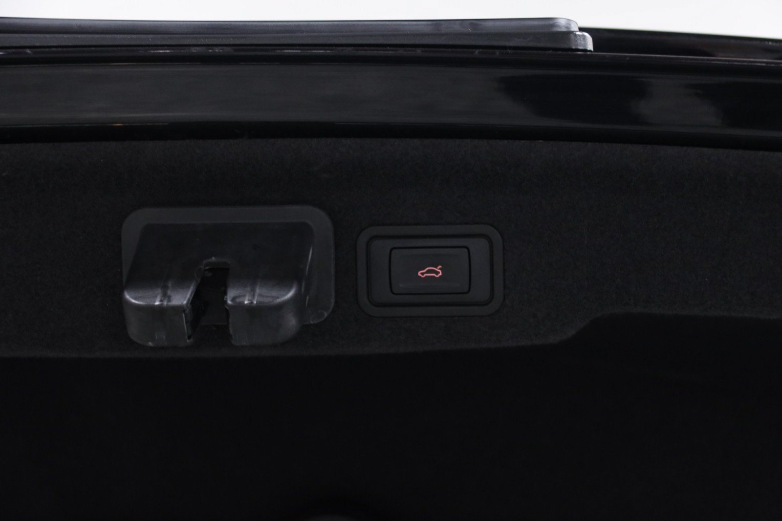 Used 2014 Audi S8 AWD/4WD image 32