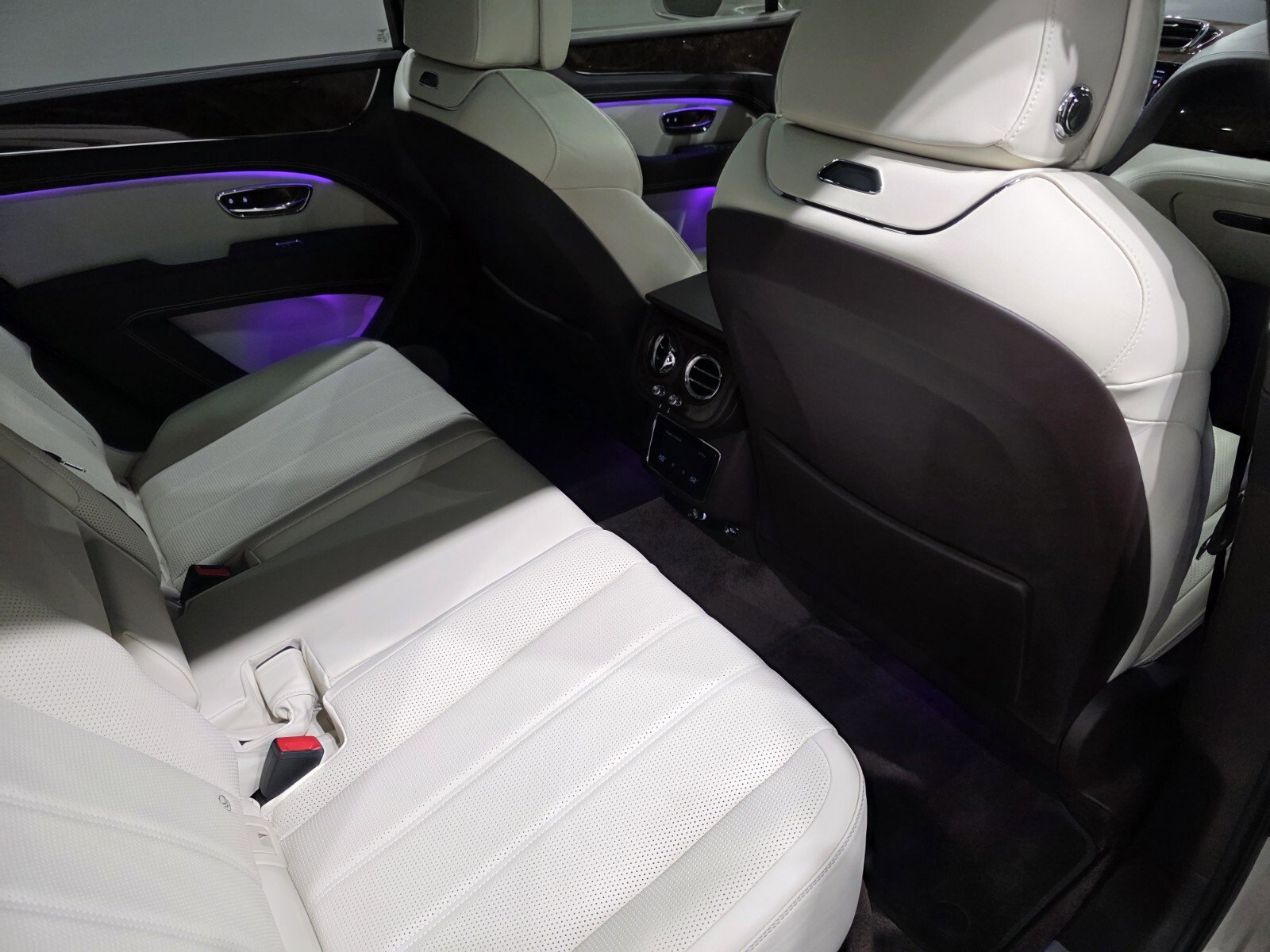 Used 2023 Bentley Bentayga image 25