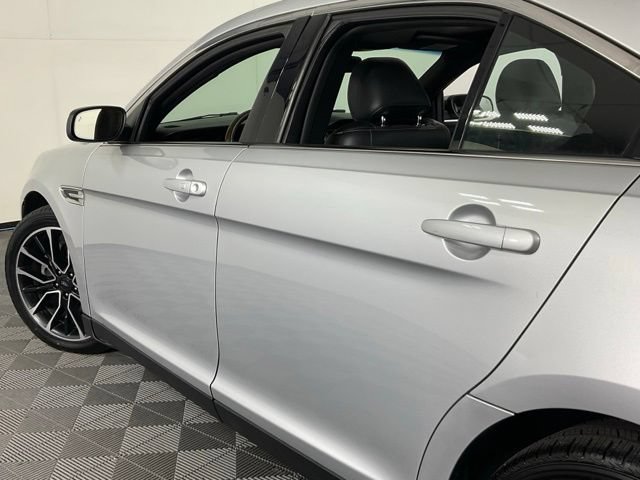 Used 2017 Ford Taurus Limited AWD/4WD image 32