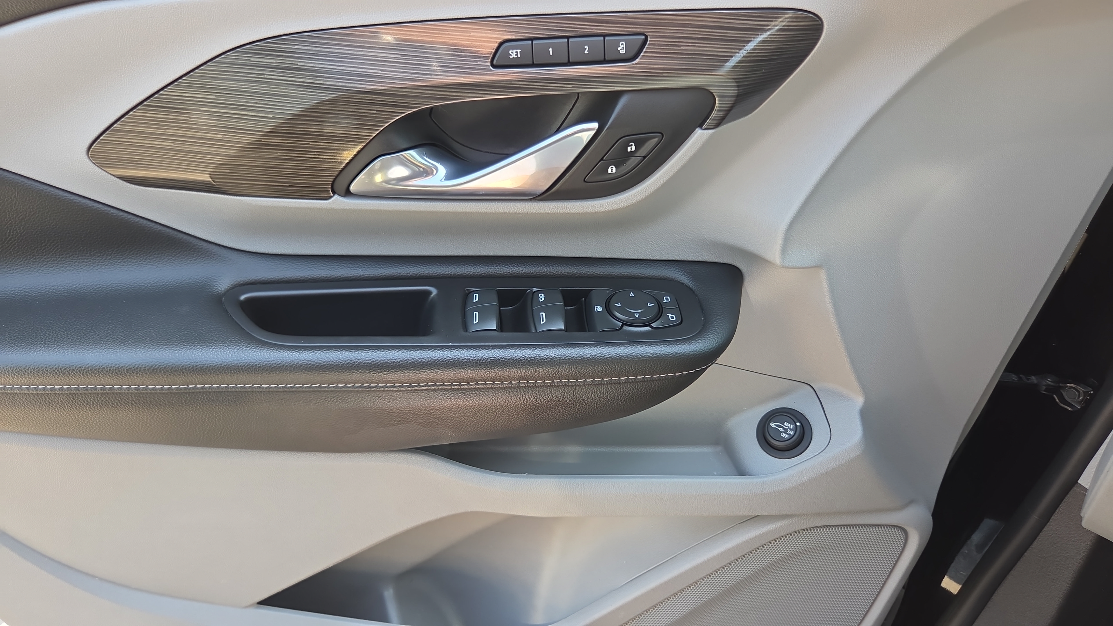 Certified 2024 GMC Terrain SLT FWD image 28