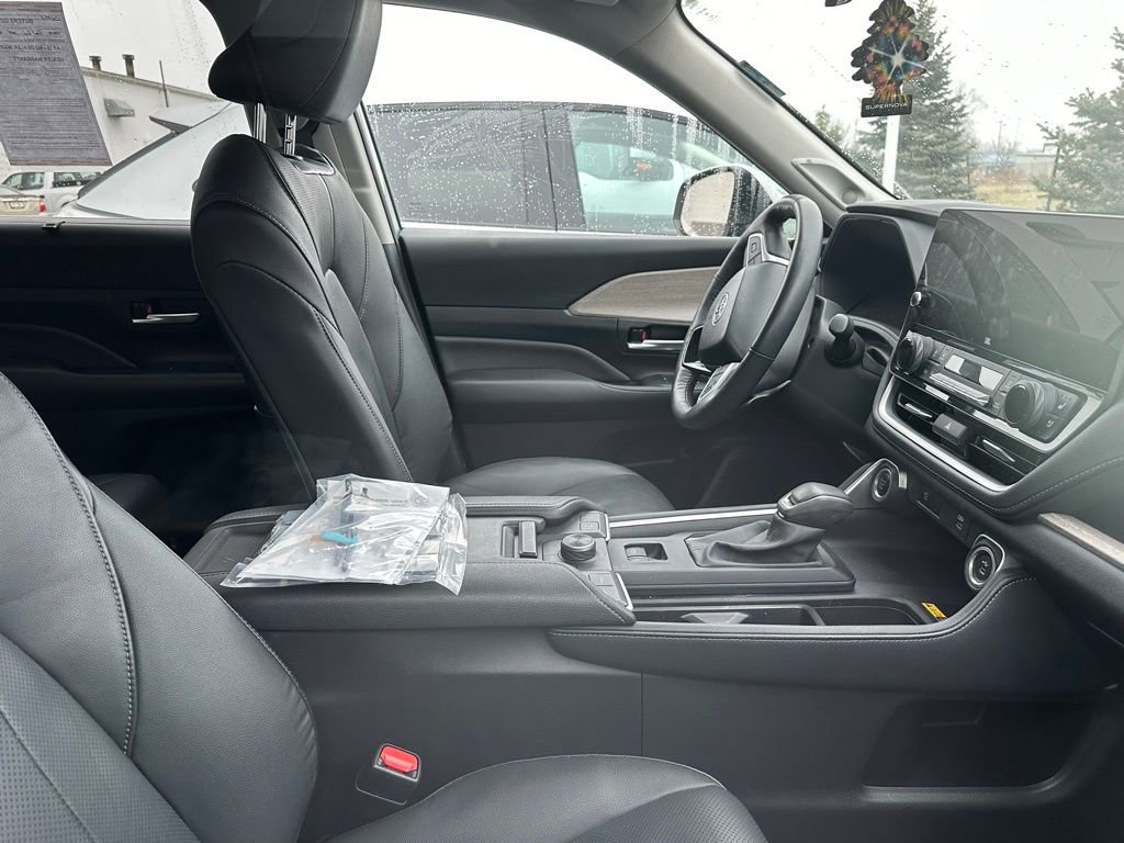 Used 2024 Toyota Grand Highlander Platinum image 10