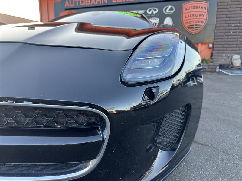 Used 2018 Jaguar F-TYPE Coupe RWD image 5