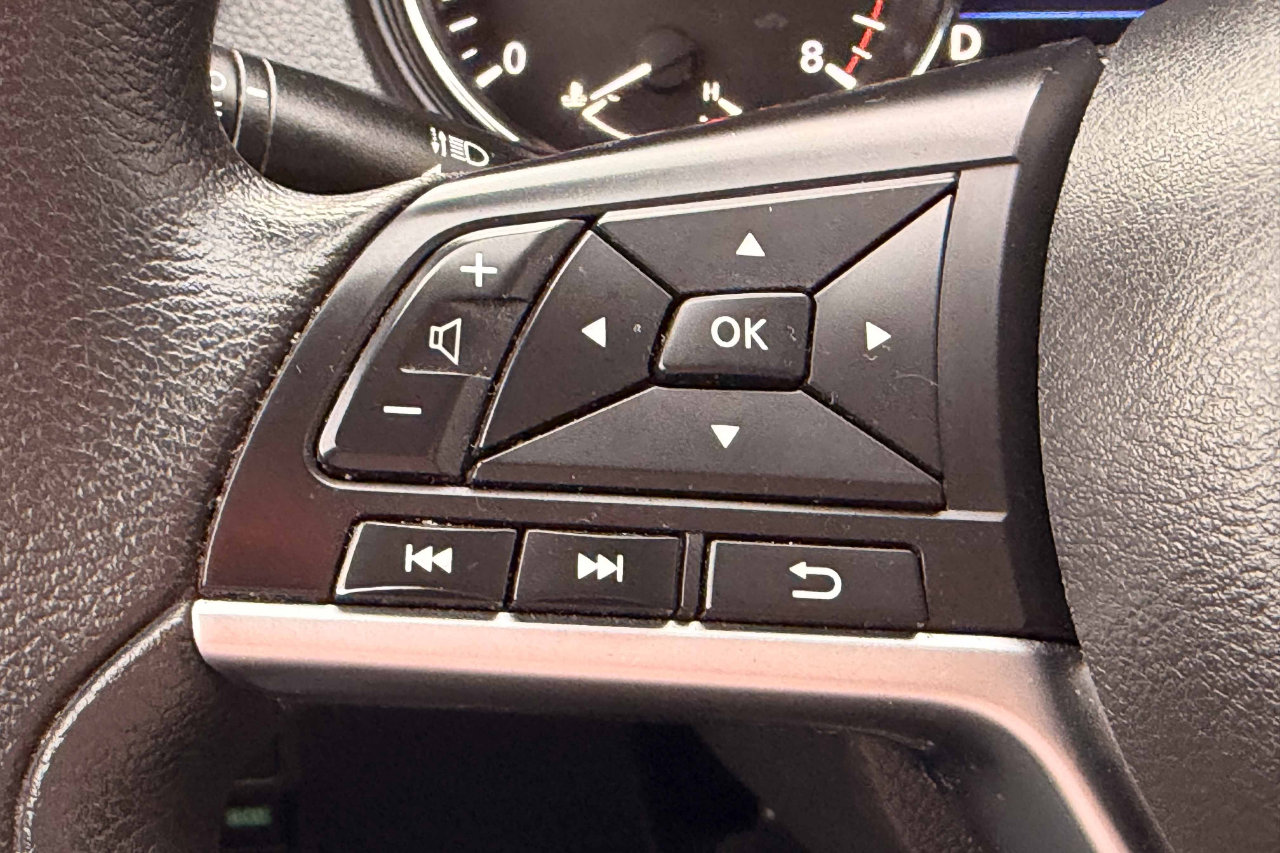Used 2021 Nissan Rogue Sport S image 22