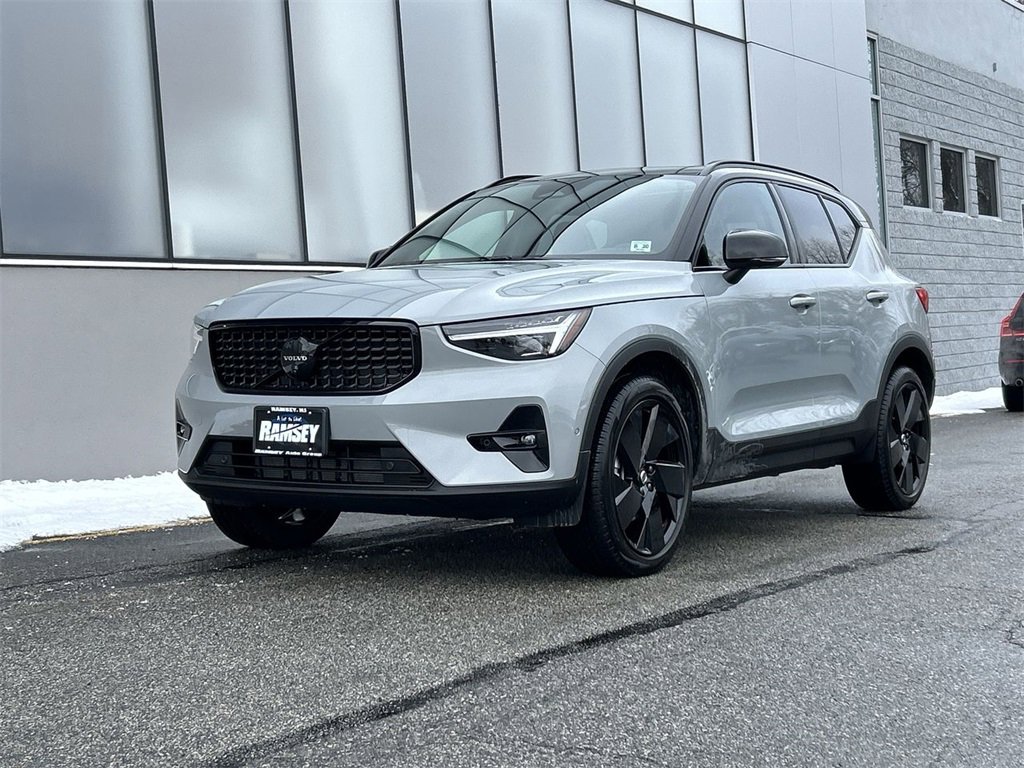 New 2026 Volvo XC40 B5 Ultra w/ Climate Package