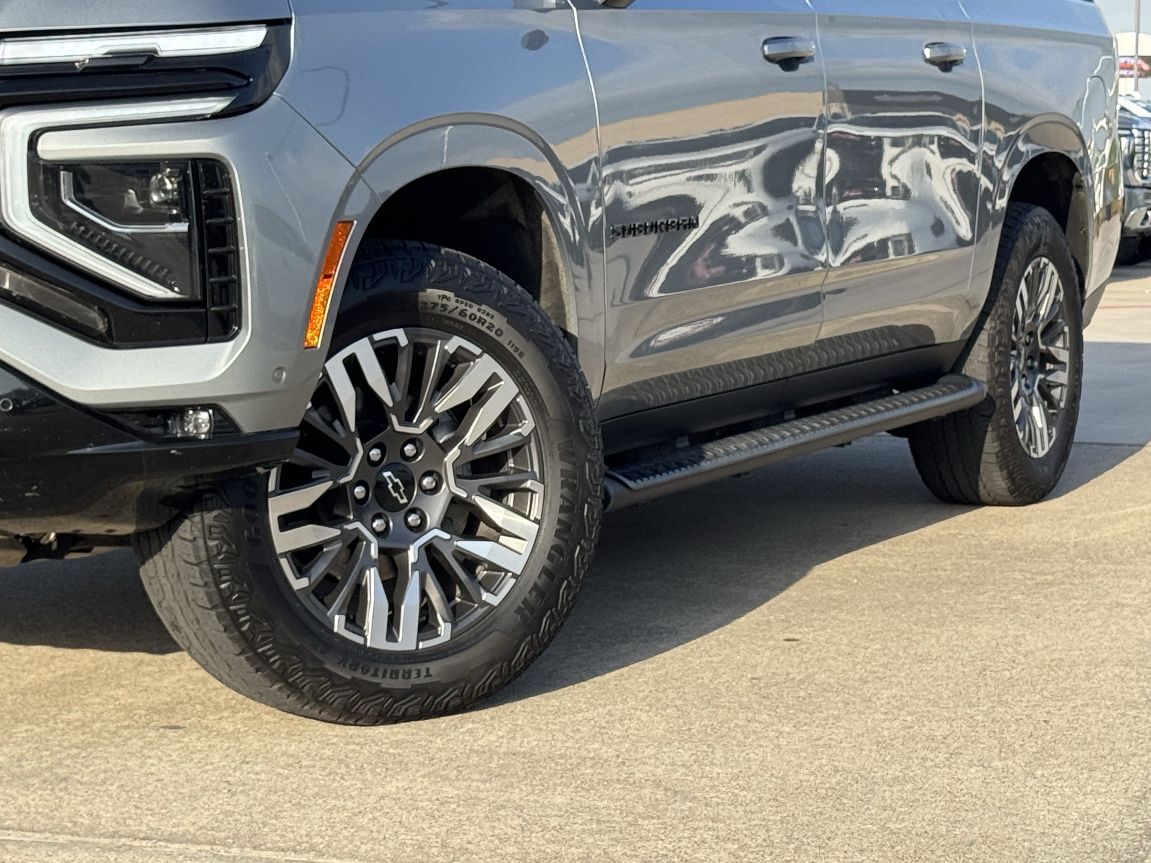 Used 2025 Chevrolet Suburban Z71 AWD/4WD image 3
