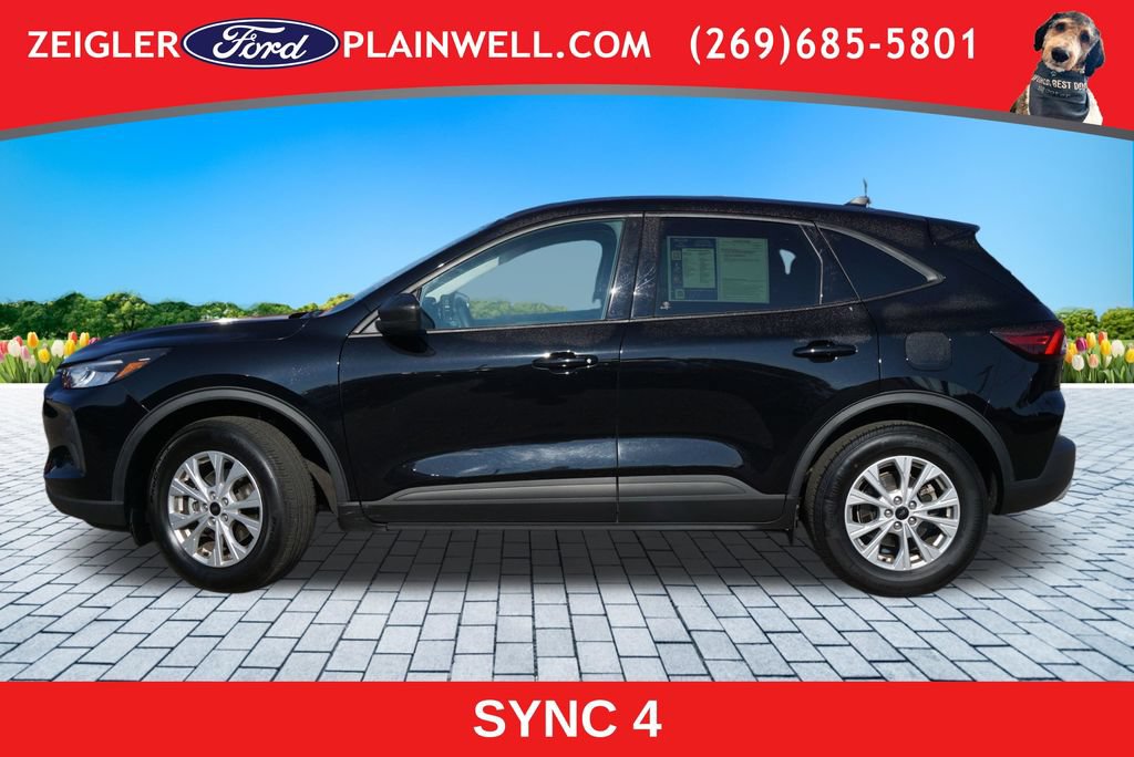 Used 2025 Ford Escape Active AWD/4WD image 2