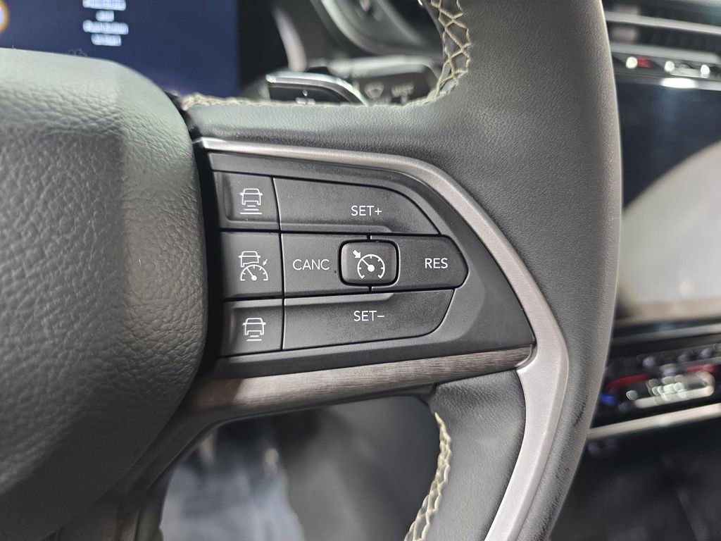 Used 2024 Jeep Grand Cherokee L Limited w/ Luxury Tech Group II image 20