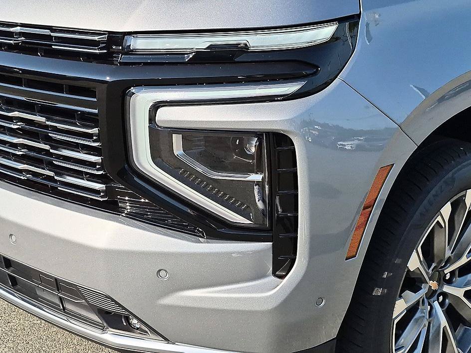 New 2026 Chevrolet Suburban High Country w/ Sun And Tow Package AWD/4WD image 9
