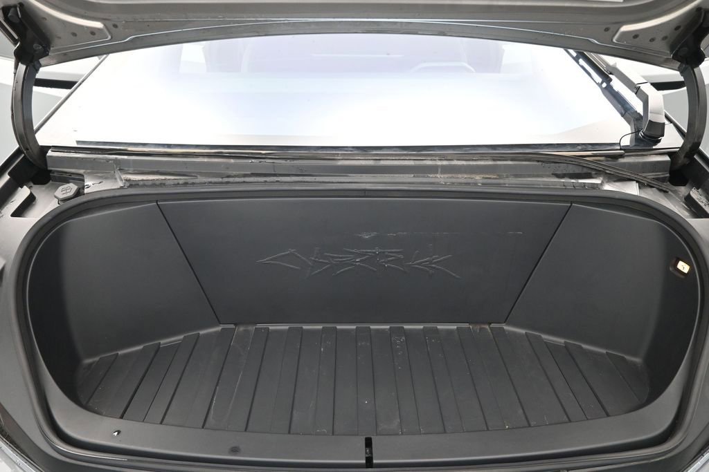 Used 2024 Tesla Cybertruck AWD Crew Cab image 27