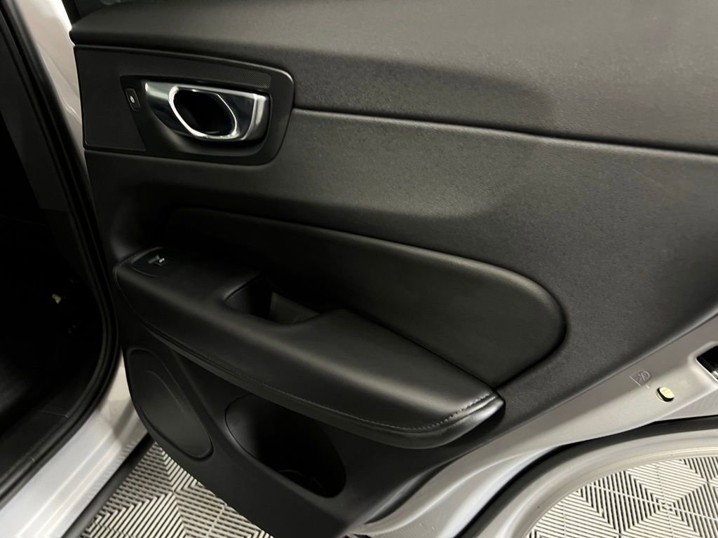 Used 2024 Volvo XC60 B5 Core image 30