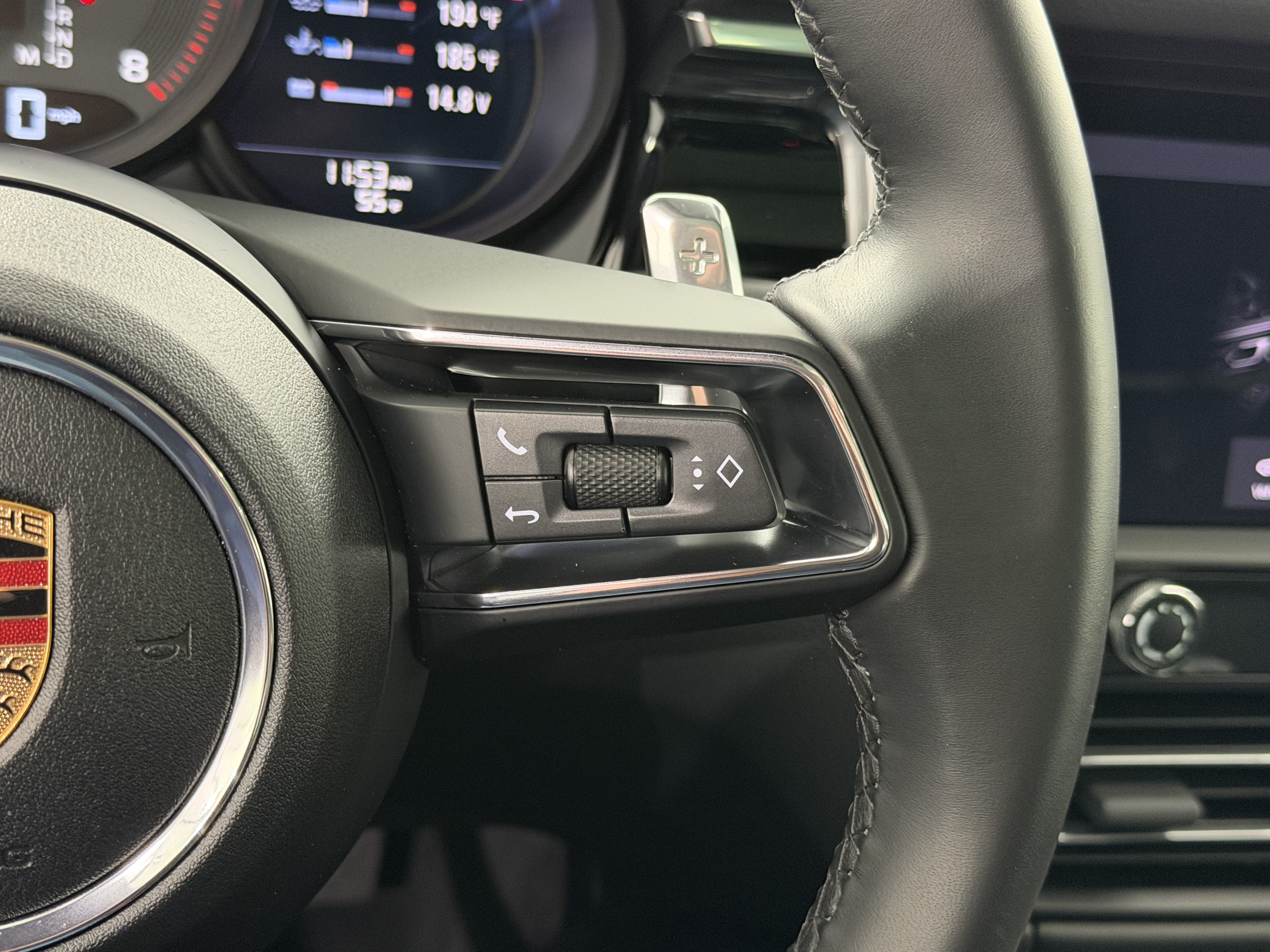 Certified 2025 Porsche Macan AWD/4WD image 49