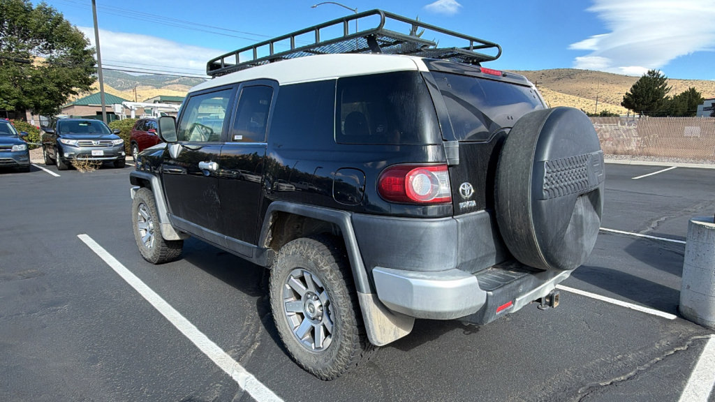 Used 2014 Toyota FJ Cruiser 4WD w/ Upgrade Package image 3