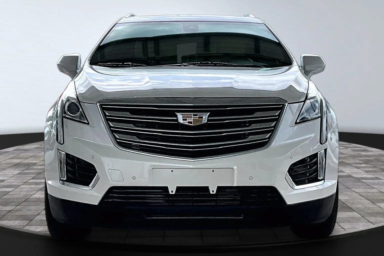 Used 2019 Cadillac XT5 Luxury FWD image 2
