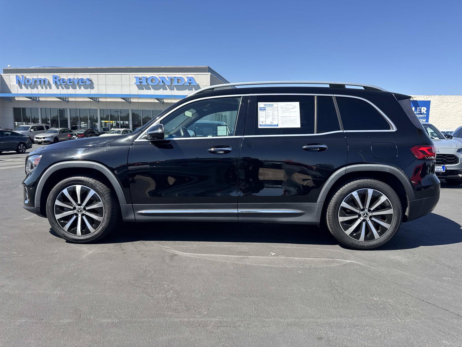 Used 2022 Mercedes-Benz GLB 250 image 2