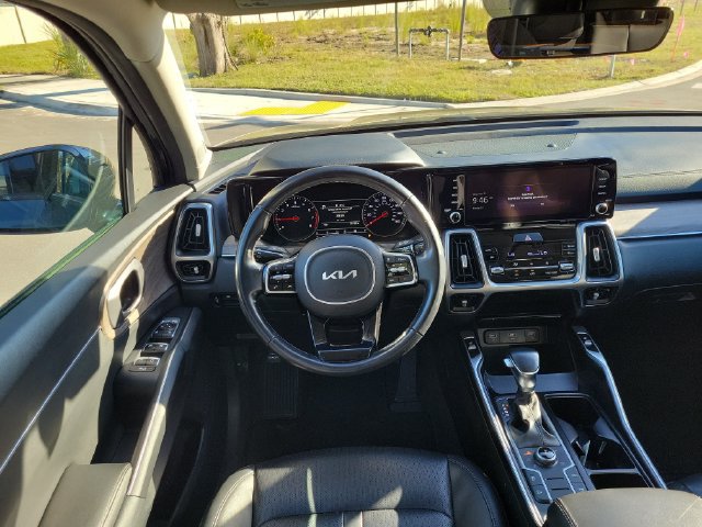 Used 2022 Kia Sorento S w/ Panoramic Sunroof Package AWD/4WD image 10