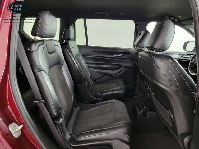 Used 2023 Jeep Grand Cherokee L Laredo image 17