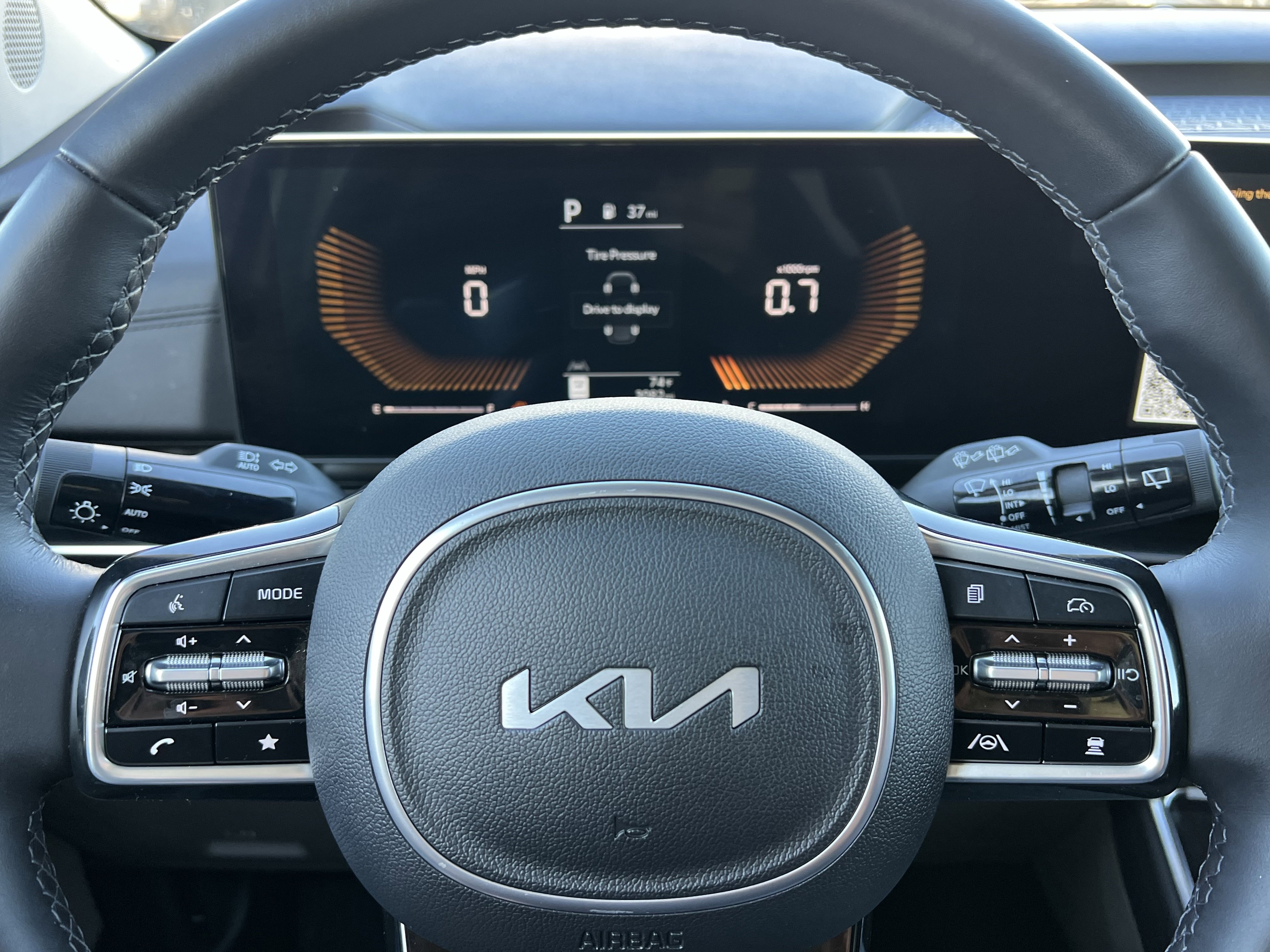 Certified 2025 Kia Carnival EX image 25