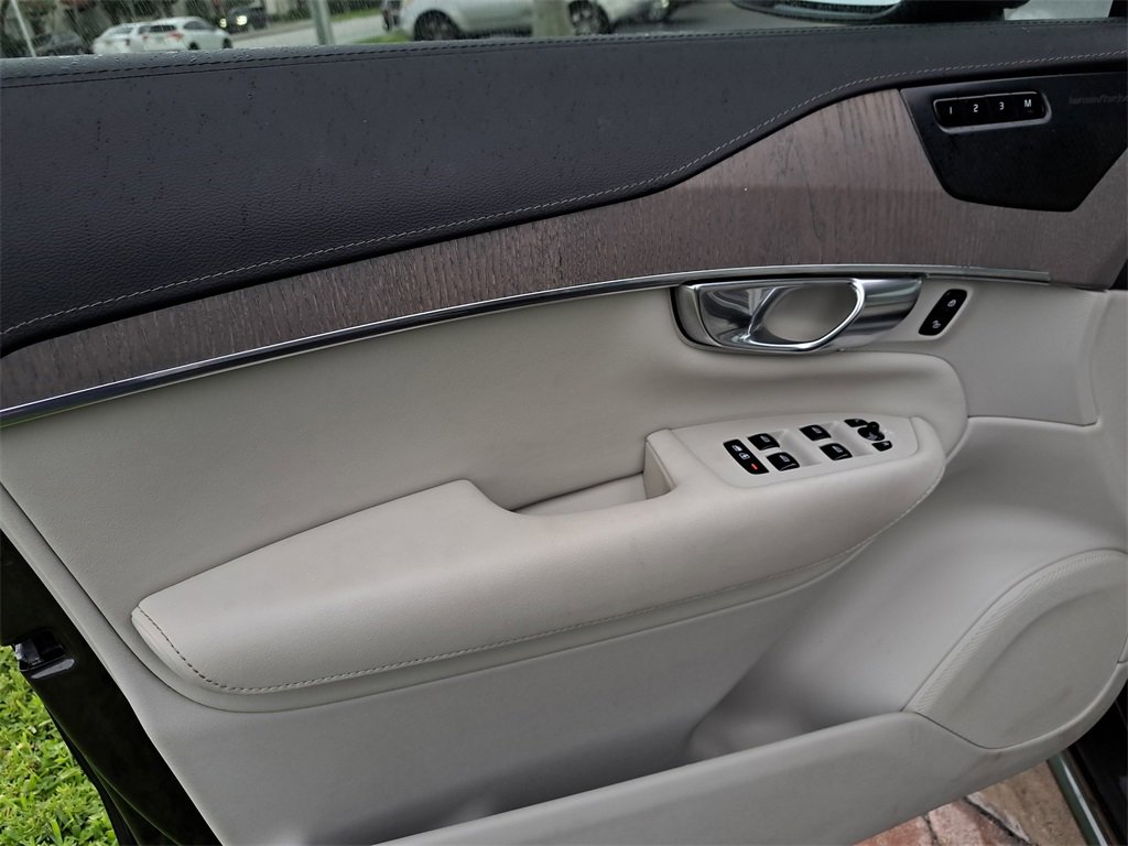 Used 2022 Volvo XC90 T6 Inscription w/ Advanced Package image 19