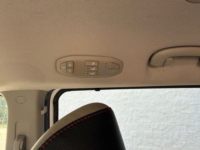 Used 2021 Kia Sedona EX FWD image 16