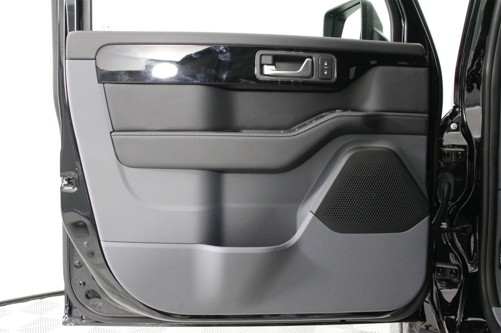 Used 2025 INEOS Grenadier Fieldmaster Edition image 17