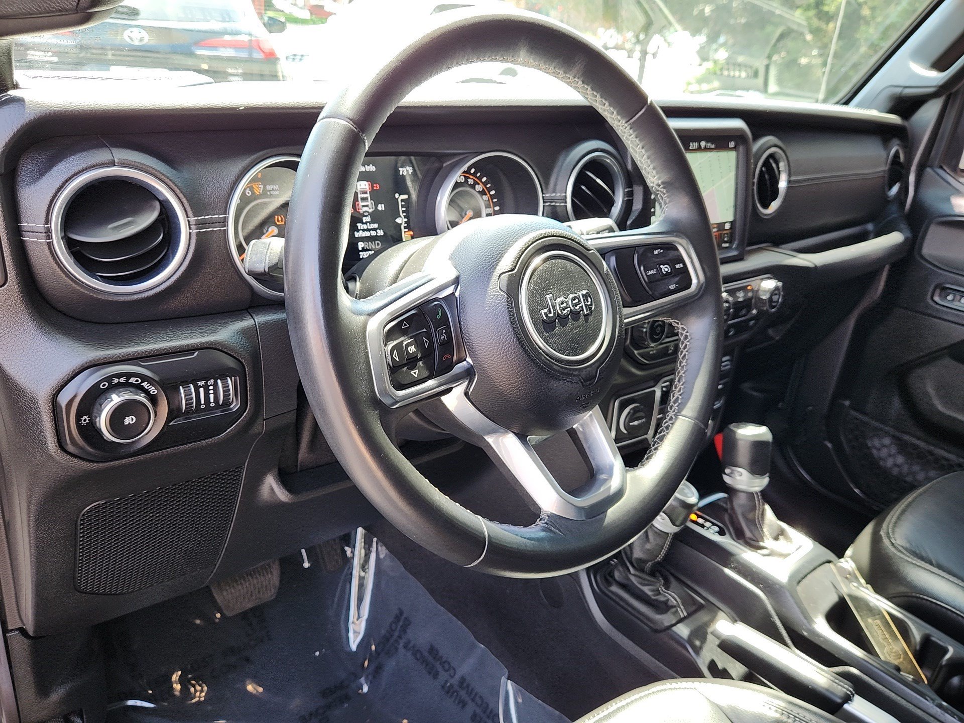 Used 2018 Jeep Wrangler Unlimited Sahara AWD/4WD image 11