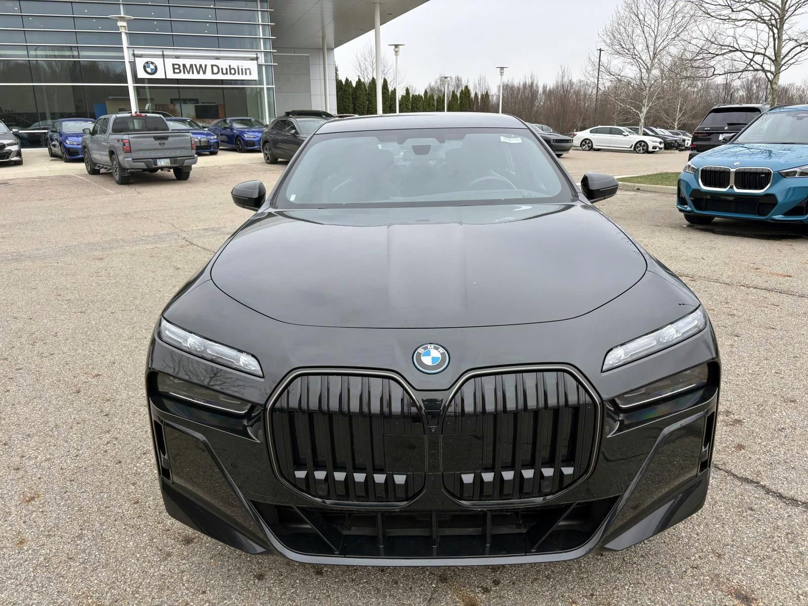 Used 2026 BMW i7 xDrive60 w/ Executive Package AWD/4WD image 2