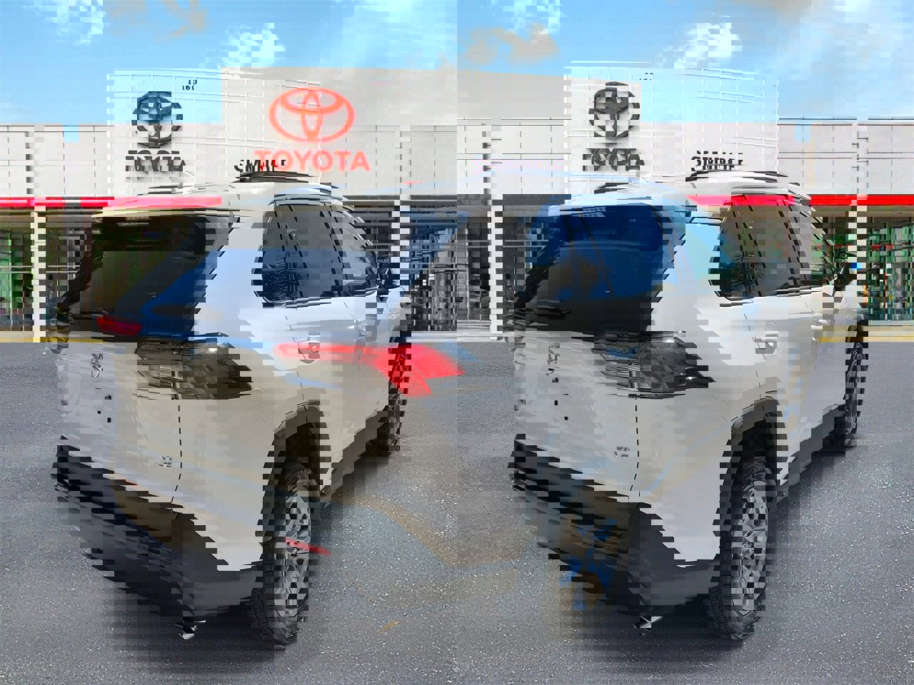Used 2024 Toyota RAV4 XLE image 3