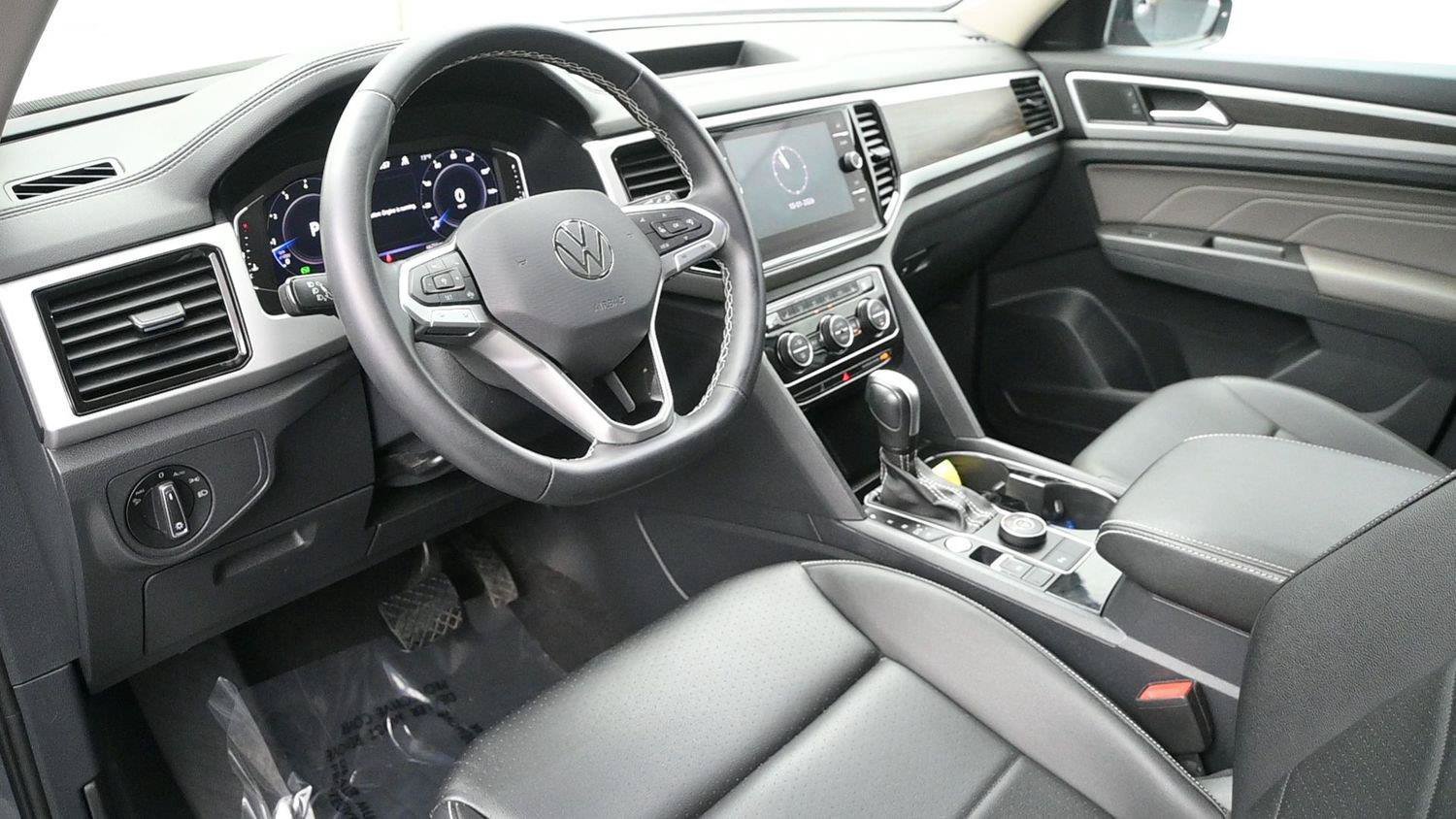 Certified 2023 Volkswagen Atlas SE w/ Panoramic Sunroof Package AWD/4WD image 2