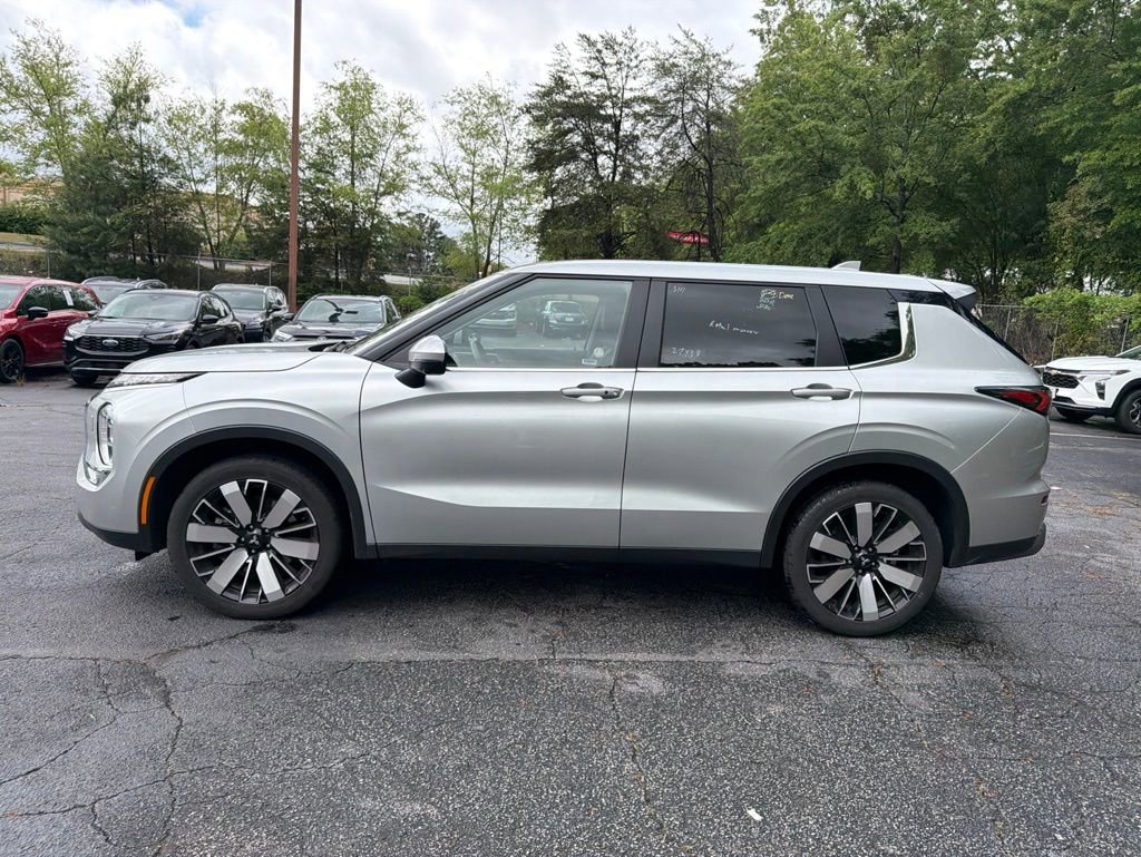 Used 2025 Mitsubishi Outlander SE AWD/4WD image 4