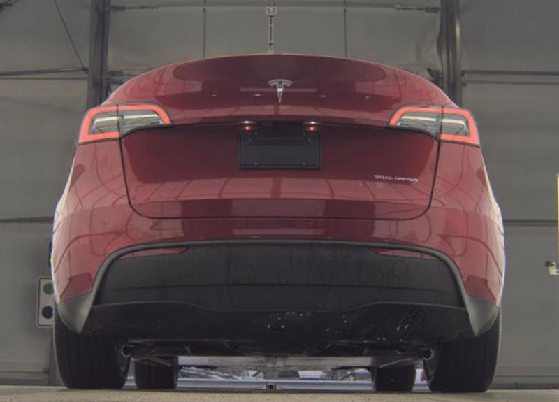 Used 2024 Tesla Model Y Long Range AWD/4WD image 3