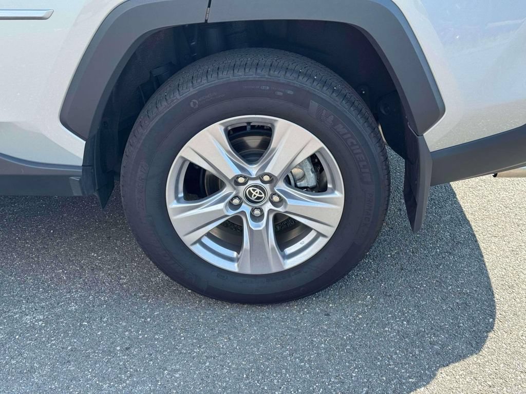 Used 2025 Toyota RAV4 XLE AWD/4WD image 11