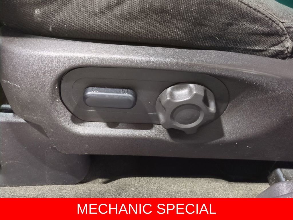 Used 2013 Ford Explorer XLT image 16