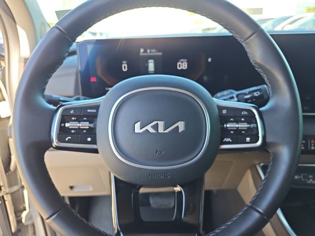 Used 2025 Kia Carnival EX image 19