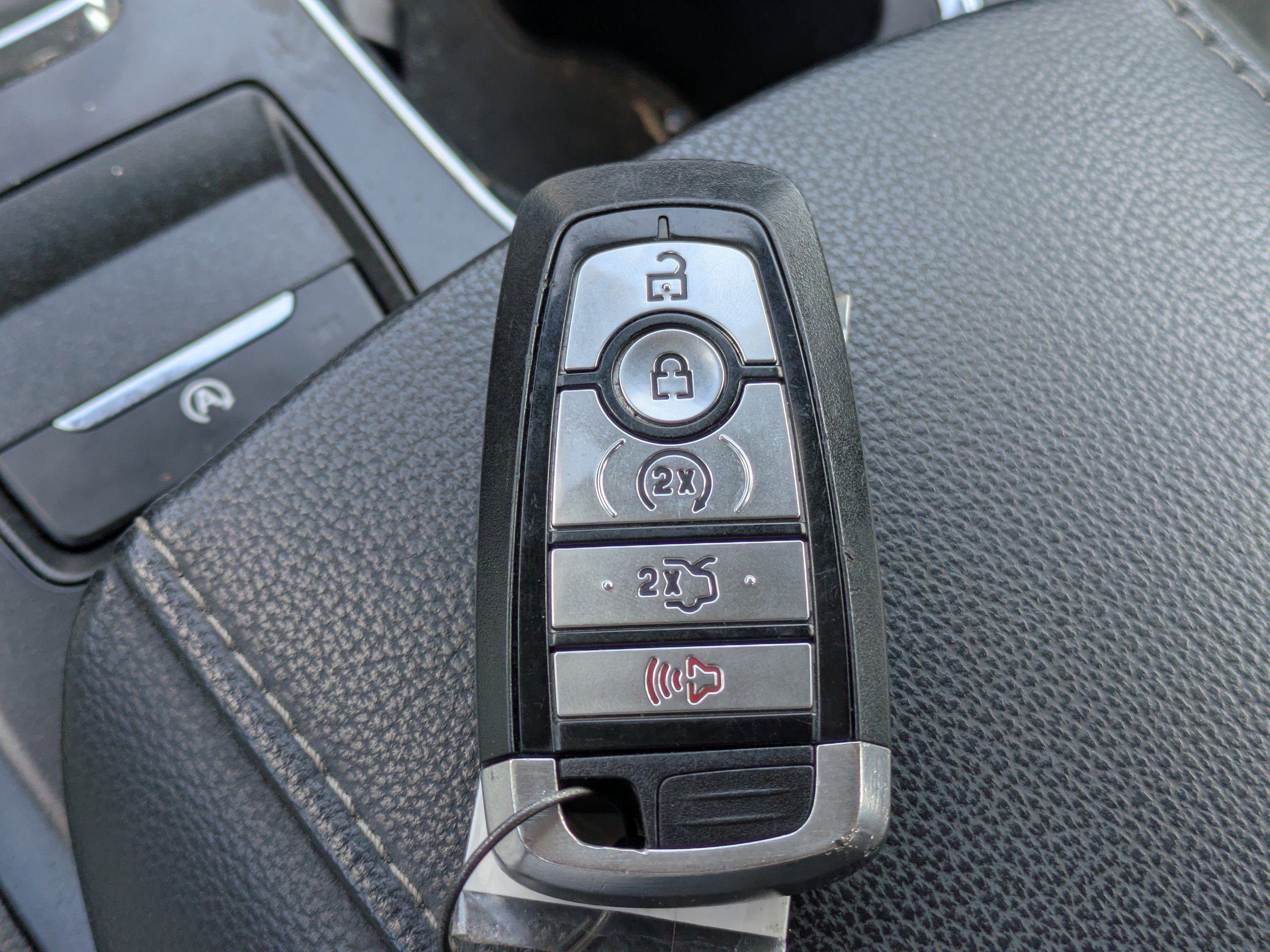 Used 2019 Ford Fusion SEL FWD image 27