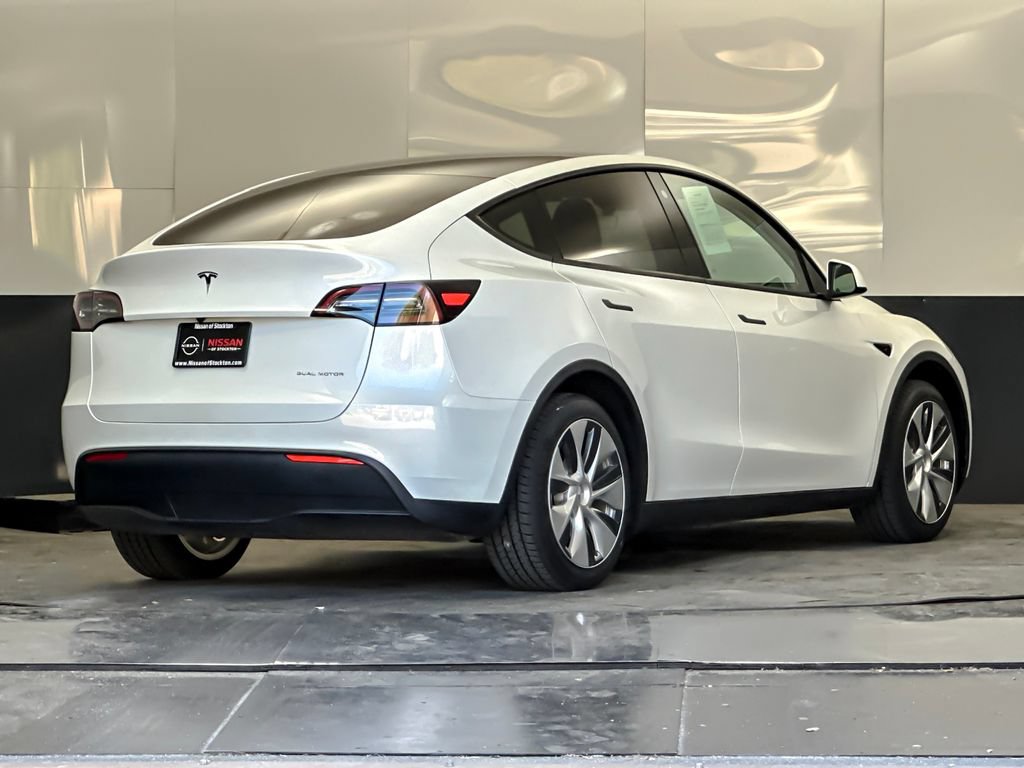 Used 2023 Tesla Model Y Long Range AWD/4WD image 3