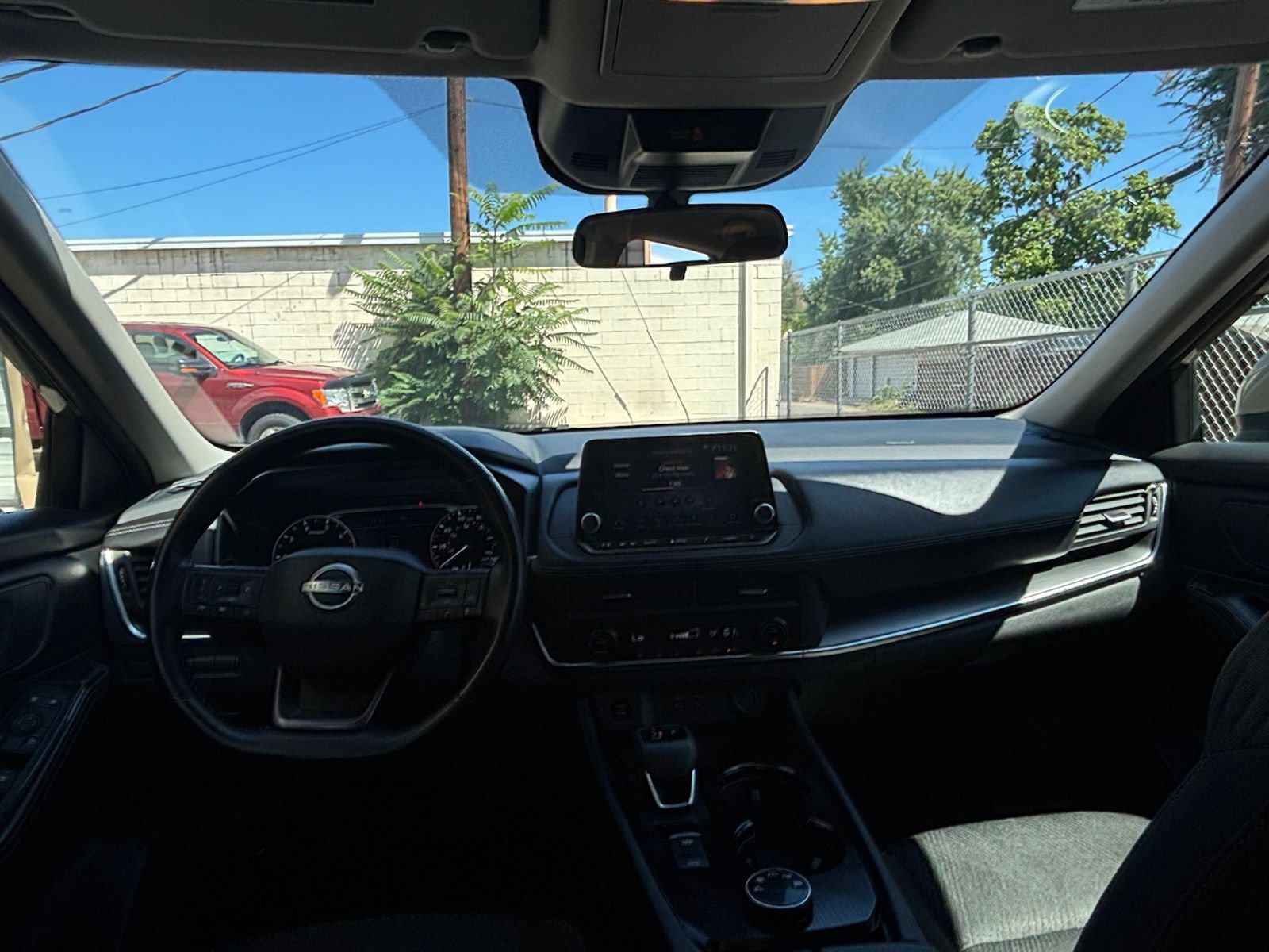 Used 2025 Nissan Rogue SV AWD/4WD image 32