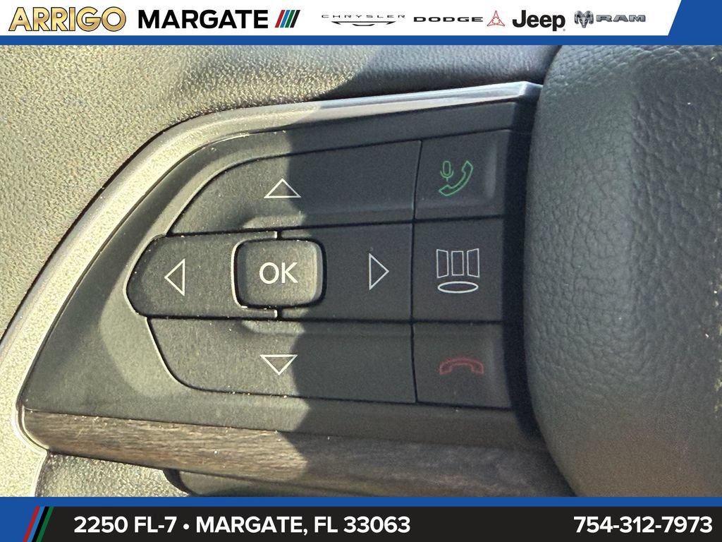 Used 2025 Jeep Grand Cherokee Limited w/ Luxury Tech Group II AWD/4WD image 31
