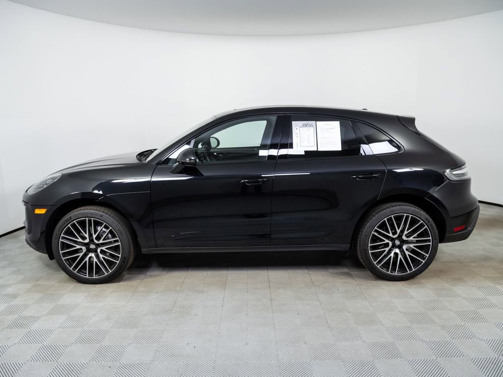 Certified 2025 Porsche Macan image 2