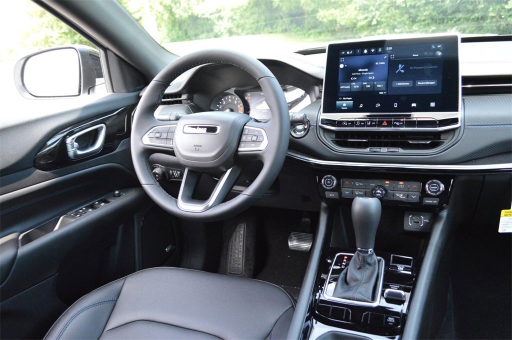 New 2025 Jeep Compass Limited w/ Sun and Sound Group image 33