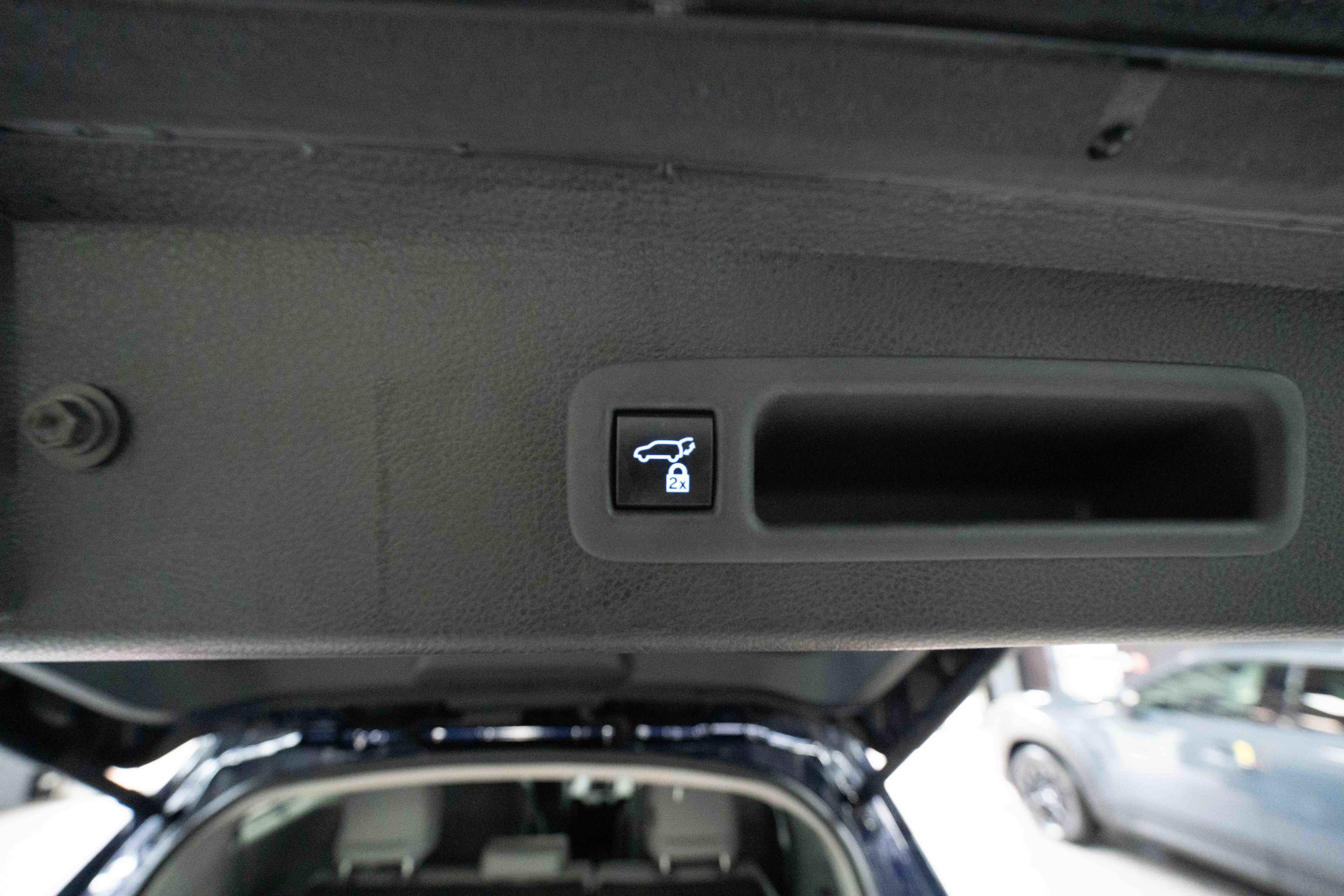 Used 2023 Toyota Sienna Limited image 30