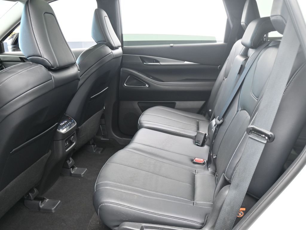 Used 2023 INFINITI QX60 Luxe w/ Performance Audio Package image 32