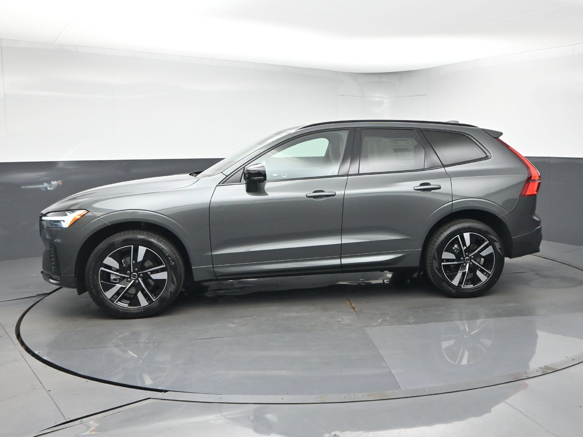 New 2027 Volvo XC60 B5 Core AWD/4WD image 4